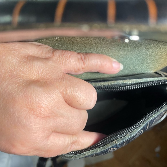 Elegant Black Owl Crossbody Bag - Picture 5 of 6